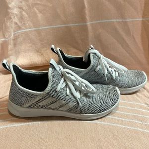 Like new Adidas Womens cloud foam sneakers